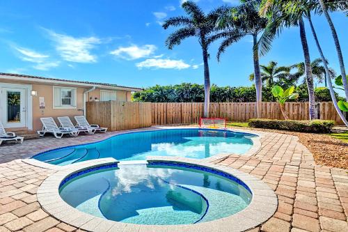 Deluxe Home Heated Pool & Jetted Tub near Beach