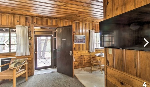 Deluxe Hot tub cabin #3