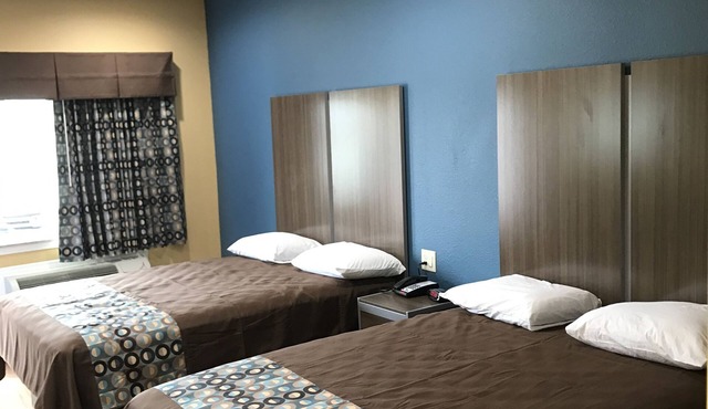 Deluxe Inn & Suites Baytown