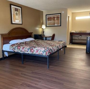DELUXE INN