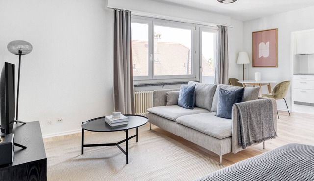 Deluxe Iselin 1 Room w/Storage, 1min to Local Market, by Blueground