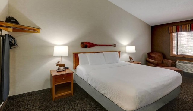 Deluxe King at Stoney Creek Inn Quincy