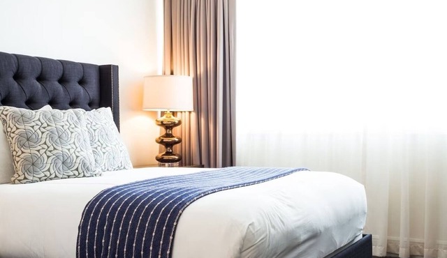 Deluxe King, Hotel Ella, Pool Access, Private Parking, Close to Capitol