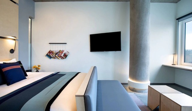 Deluxe King Mountain View: The Source Hotel, Pool & Artisanal Sourdoughs