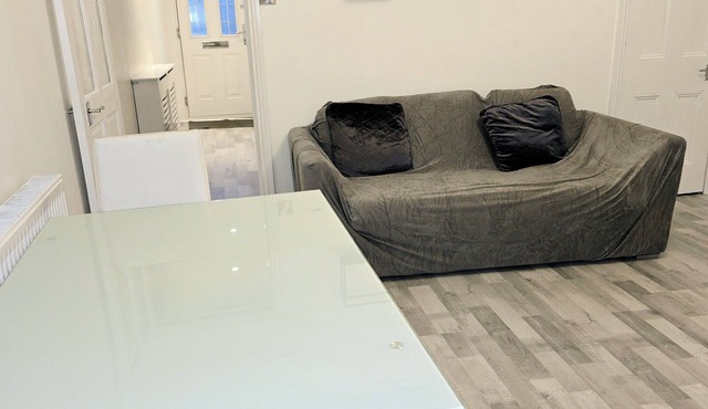 Deluxe King Room. It is located in Moston, 7 km from Etihad Stadium.