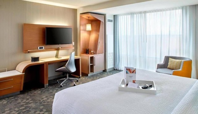 Deluxe King Room Near VA Medical Center ORL