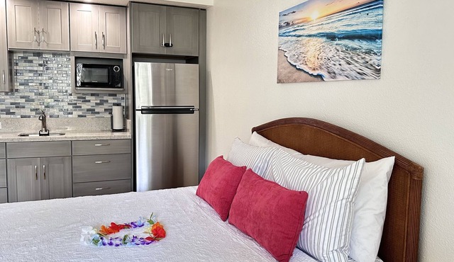 Deluxe Kona Studio 1 minute to Ocean!