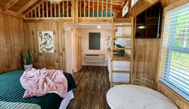 Deluxe Loft Cabin - Upscale Cozy Loft Cabin
