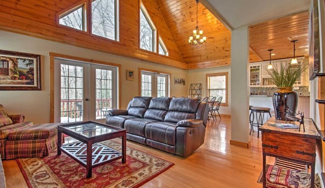 Deluxe Log Cabin with Pool Table 1 Mi to Hike and Ski