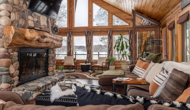 Deluxe Log Home overlooking quiet lake on the Pokegama chain of lakes!
