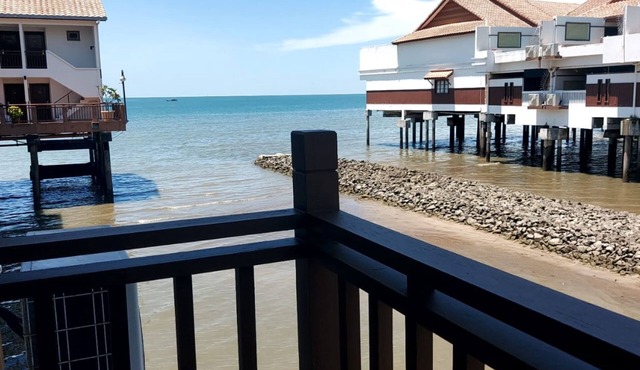 Deluxe Lower Water Chalet Private Unit