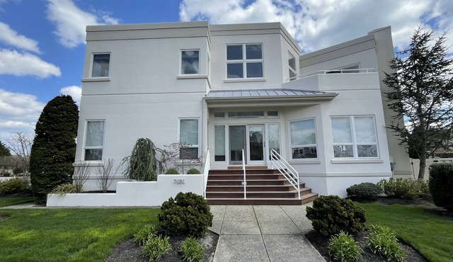 DELUXE Margate Beach Home with POOL, JACUZZI, & Spectacular Bay View - Sleeps 12