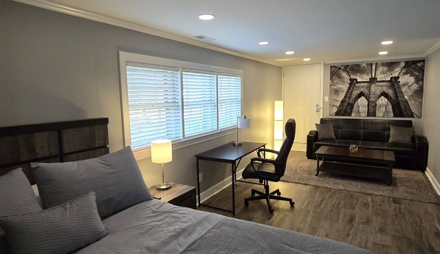 Deluxe! New Apt Loft Near Downtown – Ready for Families and Business Travelers.