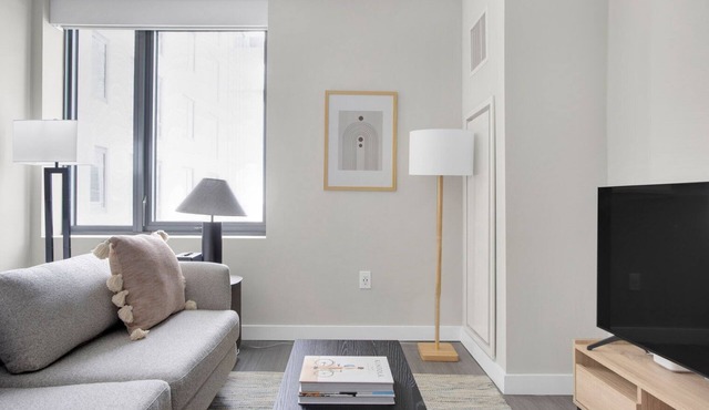 Deluxe North Station Studio w/W/D & Gym, near TD Garden, by Blueground