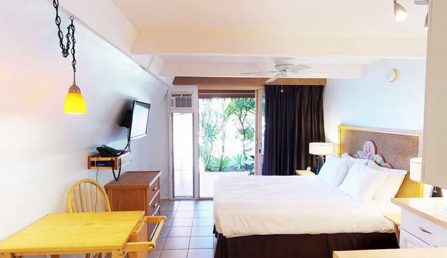 Deluxe Ocean View King: Elevated Luxury, Stunning Sea Views, Molokai Charm