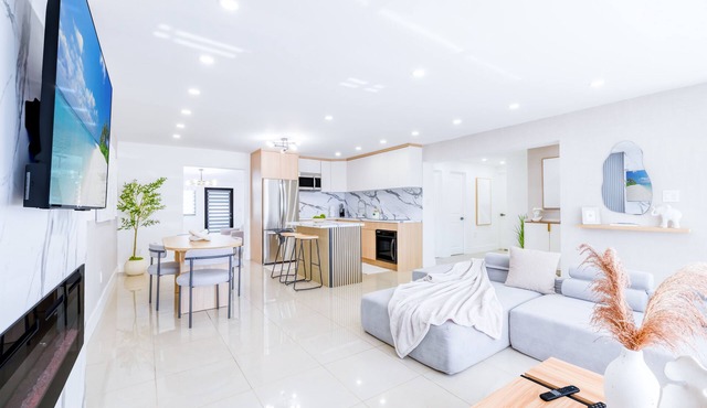 Deluxe Paradise 100 Breakfast included