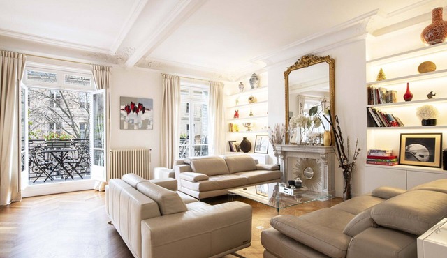 Deluxe Paris St Germain Suite