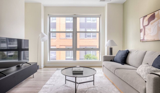 Deluxe Potomac Yard 1BR w/W/D & Concierge, nr Airport, by Blueground