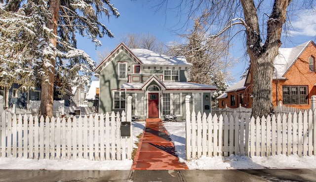 Deluxe Premium Downtown Pad in FoCo (30 Day Min)