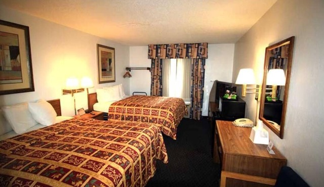 Deluxe Queen Room With Two Queen Beds Non-Smoking