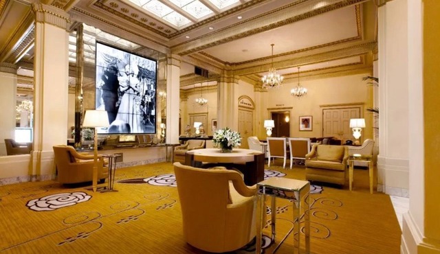 Deluxe Queen Room with Classic Hollywood Style