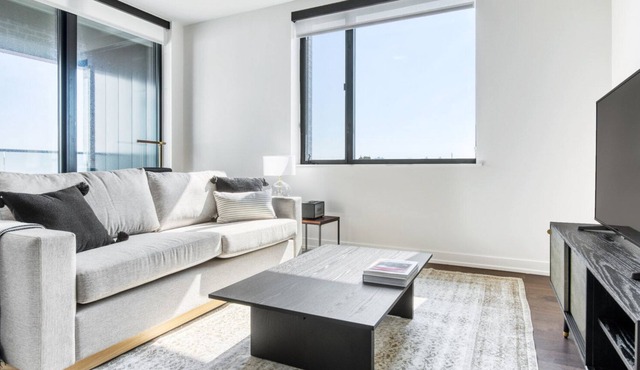 Deluxe Ravenswood 1BR w/ Rooftop, BBQ, next to Brown line, by Blueground