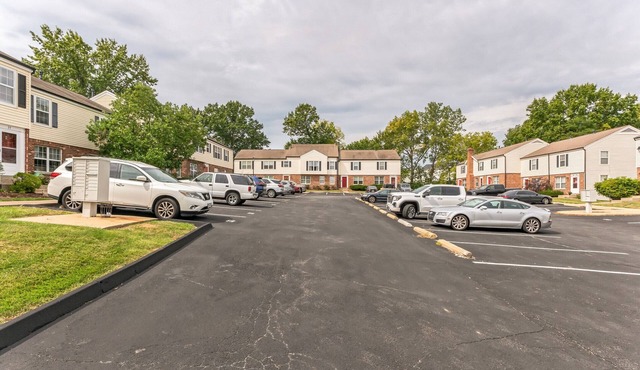 Deluxe renovated condo conveniently located. 30 DAY MININUM