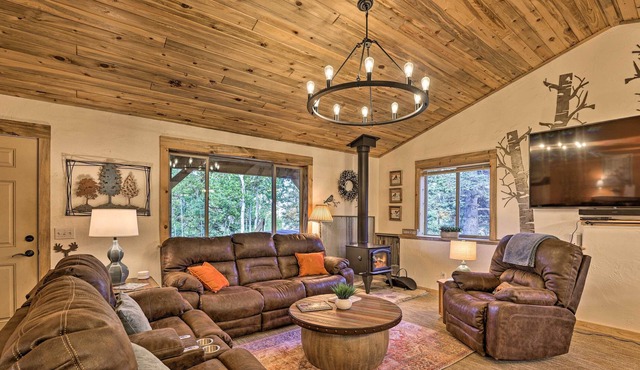 Deluxe Rocky Mountain Hideaway in Como w/ Hot Tub!