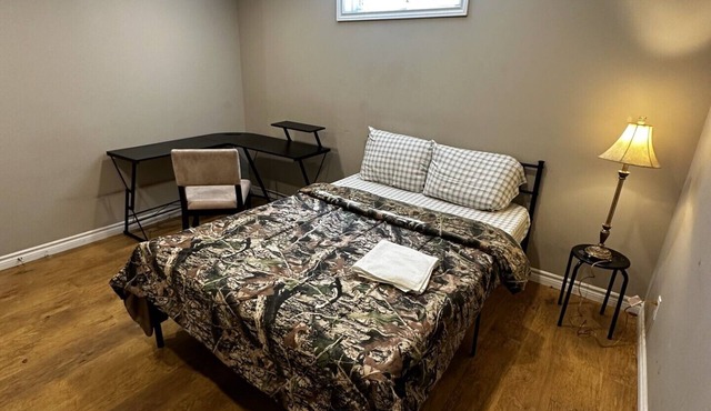 Deluxe Room Close to Restaurants, Plaza, Shopping, Gym & Colleges