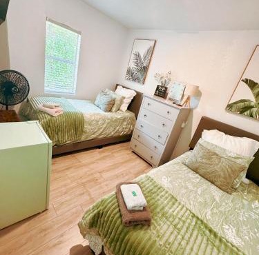 Deluxe Room in best location Miami in a 2 Bedrooms Unit - Parking, Laundry and Luggage Storage