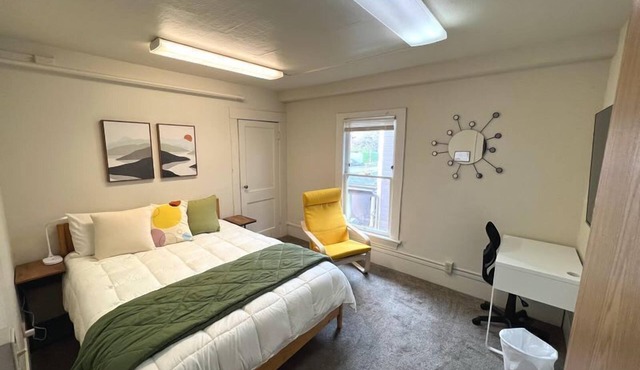 Deluxe Room, Queen Bed