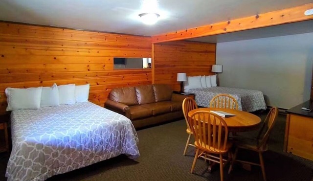 Deluxe Room Stay near High Valley Country Club | Free Parking!