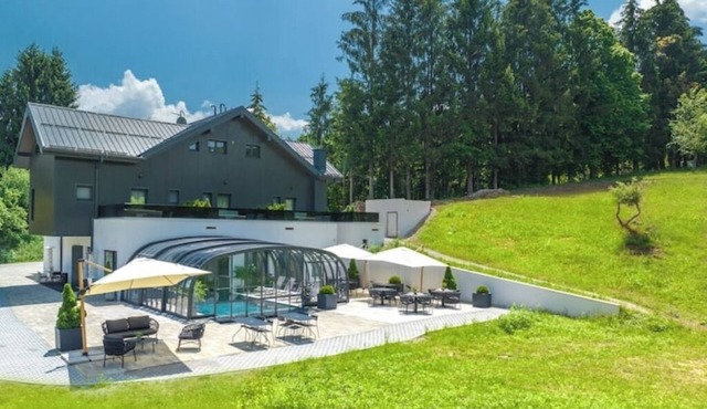 Deluxe Room with Private Jacuzzi & Spa Access – Retreat at Resort Stribor