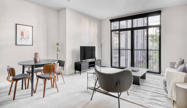 Deluxe Santana Row 1BR w/Gym & BBQ, 10 mins to Target, by Blueground