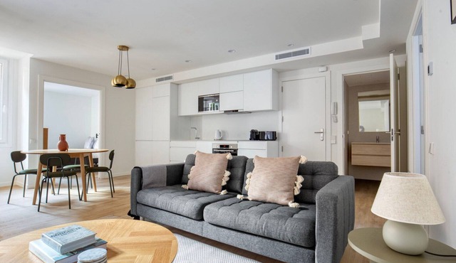 Deluxe Sarrià 2BR w/Doorman, Renovated Recently, by Blueground