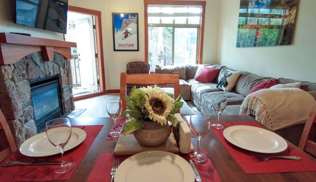 Deluxe Solitude Ski in/out 2bed/2bath Condo