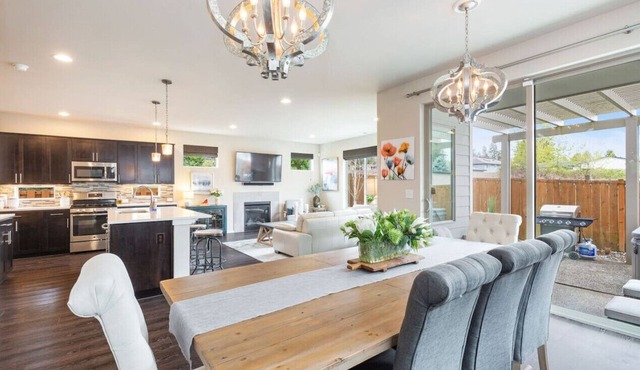 Deluxe & Spacious~Gym~Hot Tub