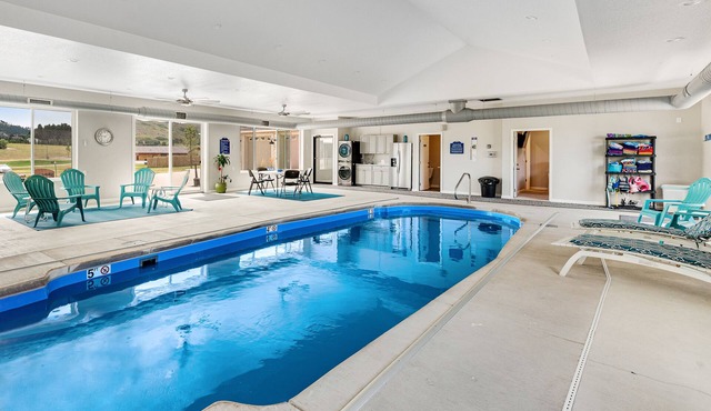 Deluxe spacious home w/private indoor pool, 2 hot tubs, game room, fireplaces