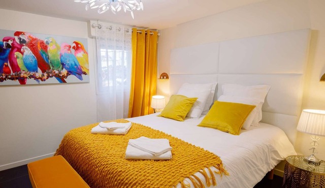 Deluxe studio close to the airport