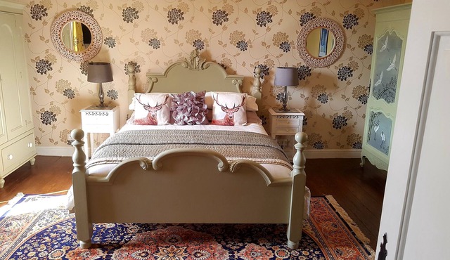 Deluxe Studio room, with kingsize bed and roll top bath.