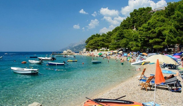 DELUXE Studio with POOL, near beach, ideally located between SPLIT & TROGIR!