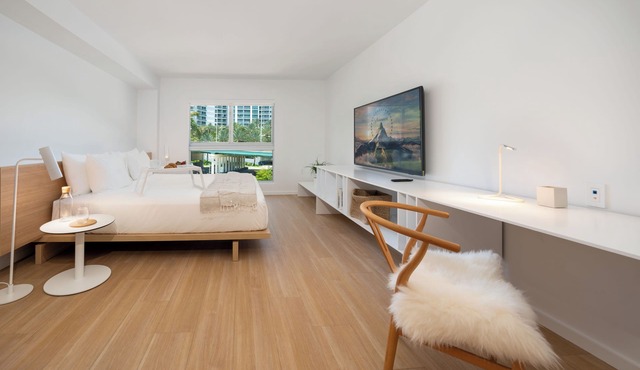 Deluxe Studio with King size bed, Kitchenette and beach service at Bal Harbour. Beach service included