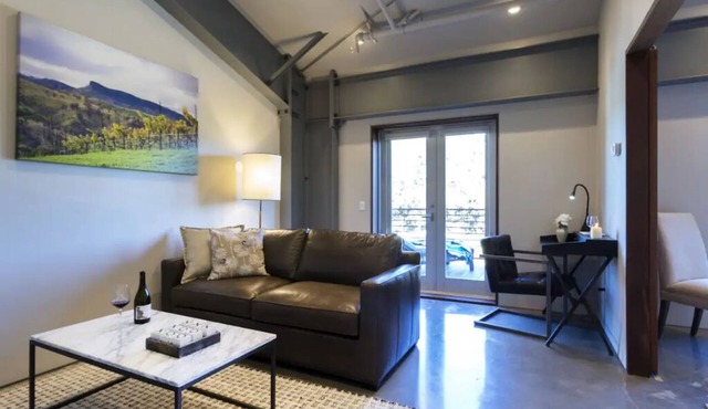 Deluxe Suite, Private Patio Overlooking Vineyard & Winery Property