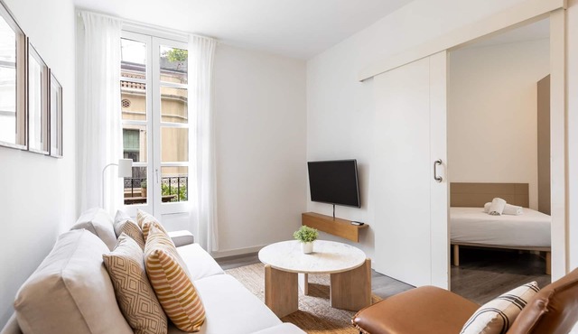 DELUXE THREE BEDROOM APARTMENT