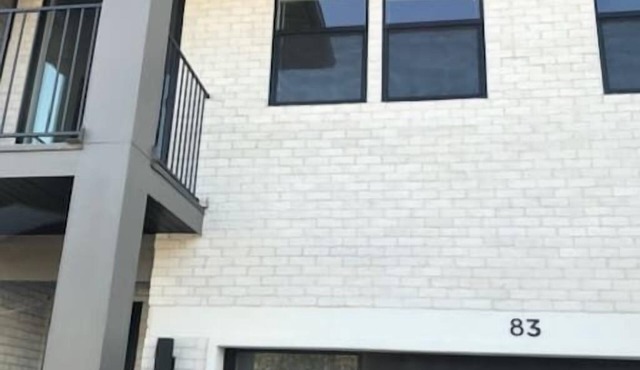 Deluxe TownHouse w/2 car Garage, Work or Family!