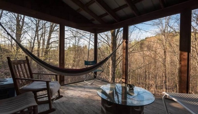 Deluxe Tree House 1 Hour from Toronto