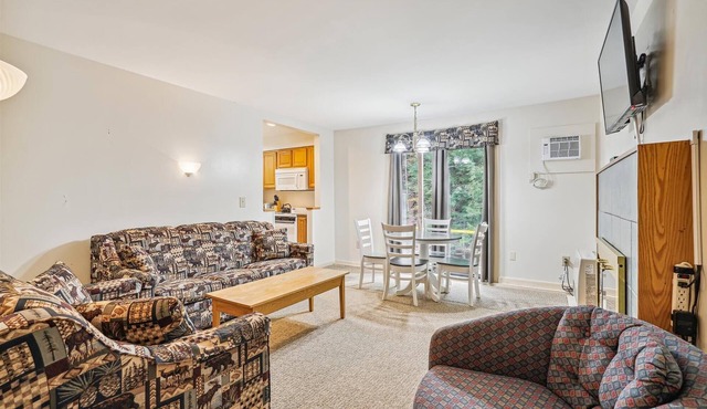 Deluxe Two Bedroom Suite on the 1st floor outdoor heated pool 10708