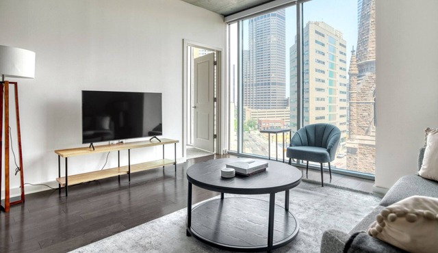 Deluxe Upper Downtown 2BR w/ Gym & Pool near 16th St Mall, by Blueground