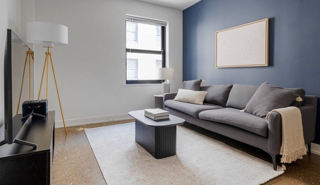 Deluxe Uptown 1BR w/ Gym, Pool & Rooftop, nr Red Line, by Blueground