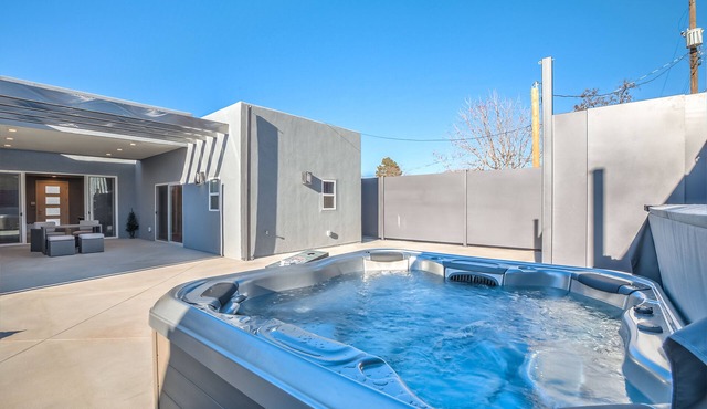 Deluxe Uptown Residence w/Hot Tub and 3 King Beds